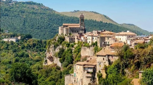Foto Appartamento in via Castel di Dentro, Toffia di 116 m² con 3 locali