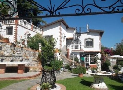 Foto Villa unifamiliare a Laigueglia di 150 m² con 6 locali in vendita