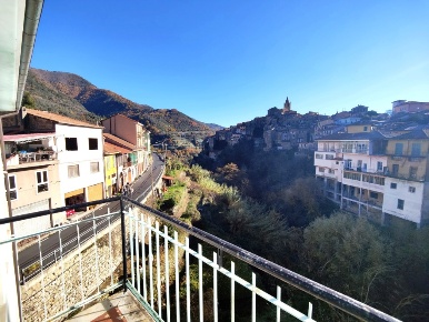 Foto Appartamento in via mora 8, Ceriana di 90 m² con 4 locali in vendita