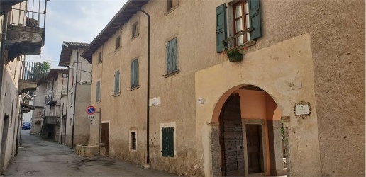 Foto Appartamento a Idro di 140 m² con 10 locali in vendita