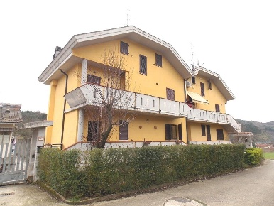 Foto Villa a schiera a Roccafluvione di 250 m² con 9 locali in vendita