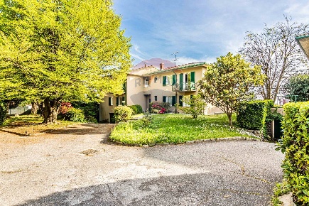 Foto Appartamento in VIA AL RONCO, Barasso di 103 m² con 3 locali