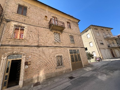 Foto Appartamento in Via Mazzini, Torre San Patrizio Centro di 70 m²