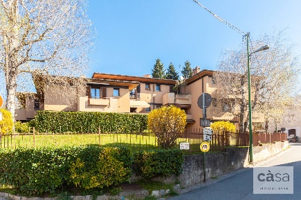 Foto Appartamento in Via Cassini, Barasso di 137 m² con 4 locali in vendita