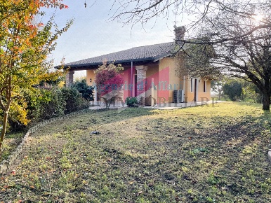 Foto Villa singola in Via battisti, Ceneselli di 200 m² con 8 locali