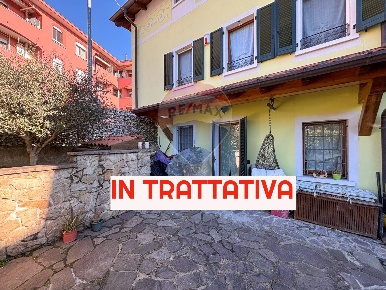 Foto Appartamento in Via Alessandro Manzoni, Clivio di 107 m² con 3 locali