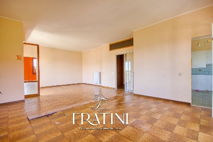 Foto Appartamento in Via Papa Giovanni, Ancarano di 160 m² con 6 locali