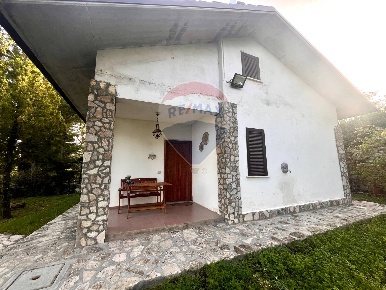 Foto Villa a schiera in Contrada Collemarco, Sepino di 92 m² con 5 locali