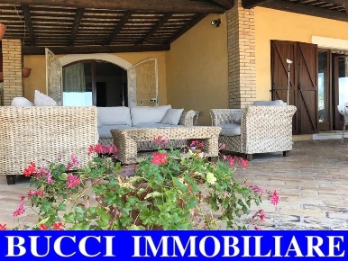 Foto Villa singola in Contrada Sterpara, Civitaquana di 295 m² con 5 locali