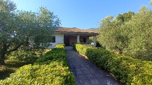 Foto Villa unifamiliare in Via Contrada Sterparo, Prossedi di 200 m²