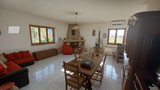 Foto Villa unifamiliare in Via Contrada Sterparo, Prossedi di 200 m²