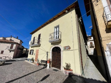 Foto Appartamento in Piazza Palazzo, Barisciano Centro di 90 m² in vendita