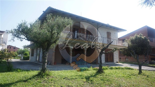 Foto Villa unifamiliare in Via S. Giorgio, Belforte del Chienti di 296 m²