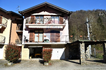 Foto Villa a schiera a Dumenza di 85 m² con 3 locali in vendita