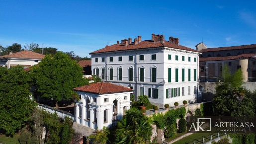 Foto Villa unifamiliare in Vicolo Castello, Bogogno Centro di 780 m²