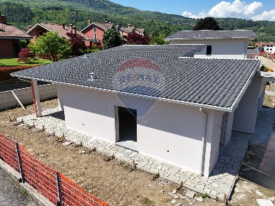Foto Villa singola in via provinciale, Mesenzana di 145 m² con 4 locali