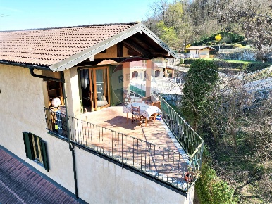 Foto Appartamento in Via Circonvallazione, Comignago di 73 m² con 2 locali