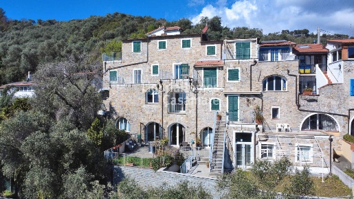 Foto Appartamento in Via Besta, Diano San Pietro di 70 m² con 2 locali