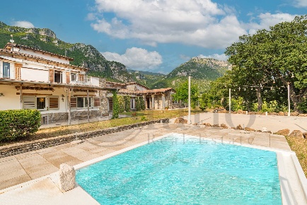 Foto Villa singola in Via di Mezzo, Giungano di 482 m² con 28 locali