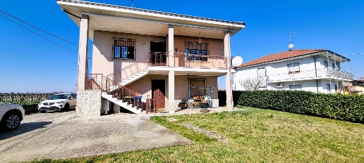 Foto Villa bifamiliare in strada serra, Masio Centro di 200 m² in vendita