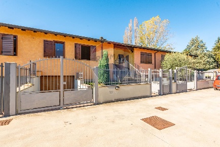 Foto Villa a schiera in Via Immagine, Oricola di 83 m² con 3 locali