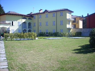 Foto Appartamento in via Erba, Longone al Segrino di 65 m² con 1 locali
