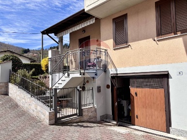 Foto Villa a schiera in via Riviera, Brissago-Valtravaglia Piano di 150 m²
