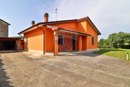 Foto Villa unifamiliare in VIA DON LUIGI STURZO, Scandolara Ravara Centro