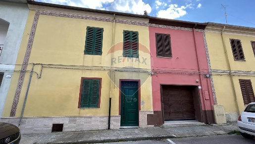 Foto Appartamento in Via Sassari, Florinas di 137 m² con 4 locali