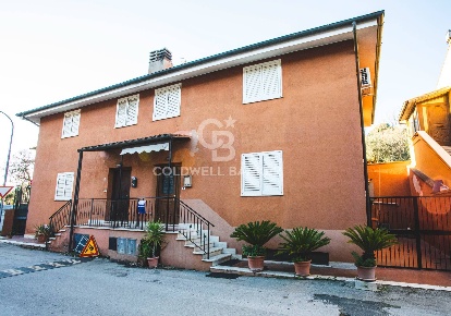 Foto Villa unifamiliare in Via Cavour, Monte Romano di 145 m² con 6 locali