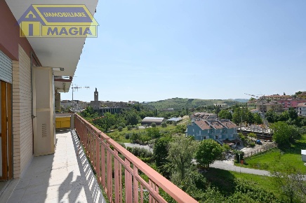 Foto Appartamento a Appignano del Tronto Centro di 104 m² con 5 locali