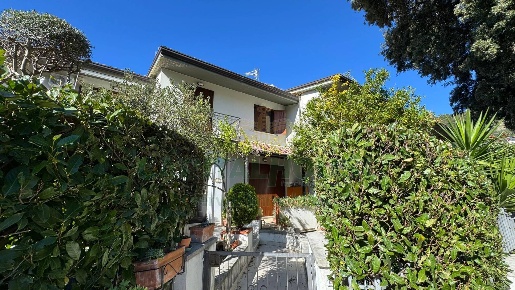 Foto Villa a schiera in quadrelle, Quadrelle di 220 m² con 5 locali