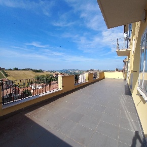 Foto Appartamento in via roma 32, Torre San Patrizio Centro di 96 m²