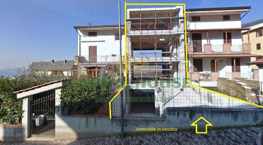 Foto Villa a schiera a Quadrelle di 300 m² con 5 locali in vendita