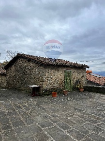 Foto Appartamento a Villa Collemandina Massa di 107 m² con 2 locali