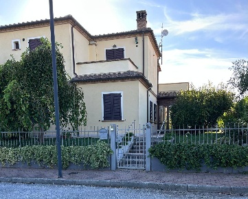 Foto Villa a schiera in BORGO DELLE RONDINI, Genga di 224 m² con 10 locali