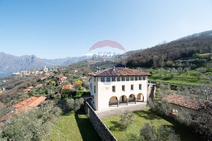 Foto Villa unifamiliare in Località Menzino, Monte Isola Menzino di 235 m²