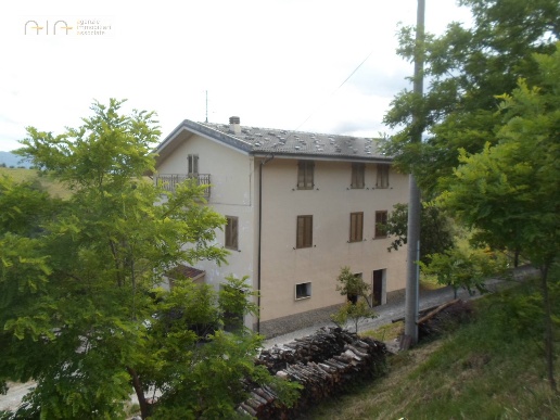 appartamento in vendita a Roccafluvione in zona Scalelle