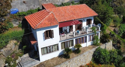 Foto Villa singola in Viale Europa, Vallebona Centro di 160 m² con 7 locali
