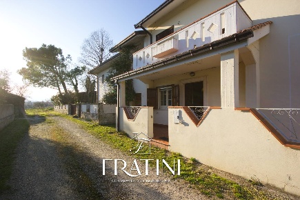 Foto Villa a schiera in Contrada Casette, Ancarano di 135 m² con 7 locali