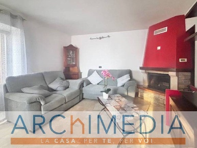 Foto Appartamento in Via Roma, Casalzuigno Centro di 160 m² con 3 locali
