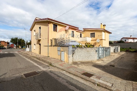 Foto Appartamento in Via Sa Defenza, Donori di 110 m² con 3 locali