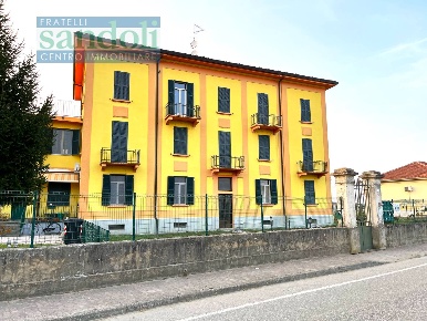 Foto Appartamento in Via Confienza, Palestro Centro di 100 m² con 3 locali
