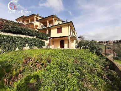 Foto Villa a schiera in via dei Mulini, Guardistallo di 152 m² con 5 locali