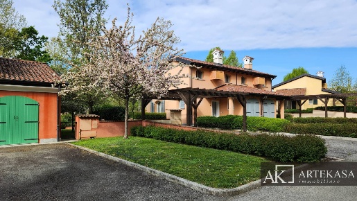 Foto Villa unifamiliare in Via Sant'Isidoro, Bogogno di 97 m² con 2 locali
