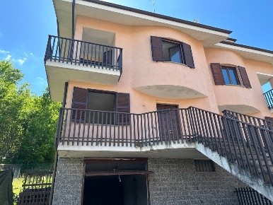 Foto Appartamento in via Valcastellana, Portacomaro Centro di 185 m²