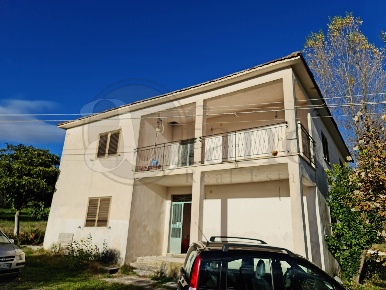 Foto Villa singola in Via Valle, Santopadre di 270 m² con 10 locali