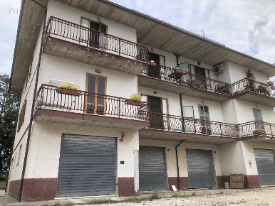 Foto Appartamento in Via Fani, Force Centro di 85 m² con 4 locali