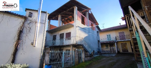 Foto Villa a schiera in Via Tealdi, Zubiena Centro di 150 m² con 5 locali