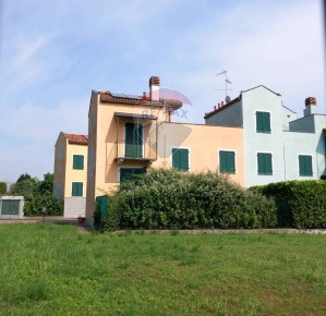 Foto Villa unifamiliare in via roggia molinara, Biandrate di 130 m²